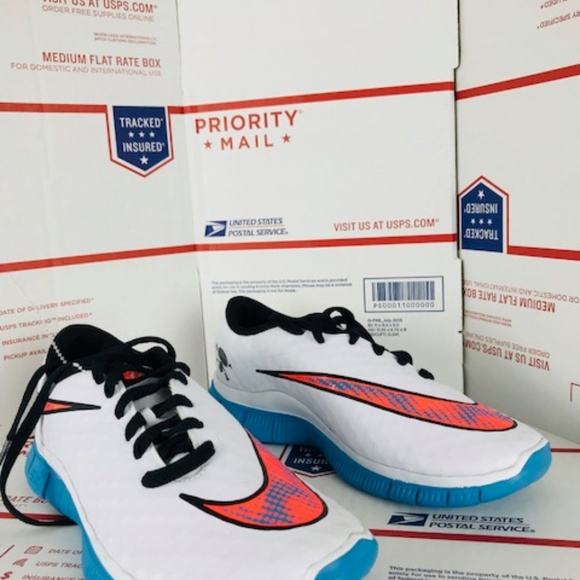 GS NIKE FREE HYPERVENOM 705390-10 Size 5.5 - Picture 5 of 8